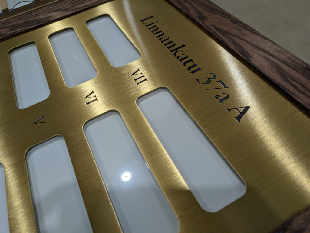 Erikoisporrastaulu, Versaali