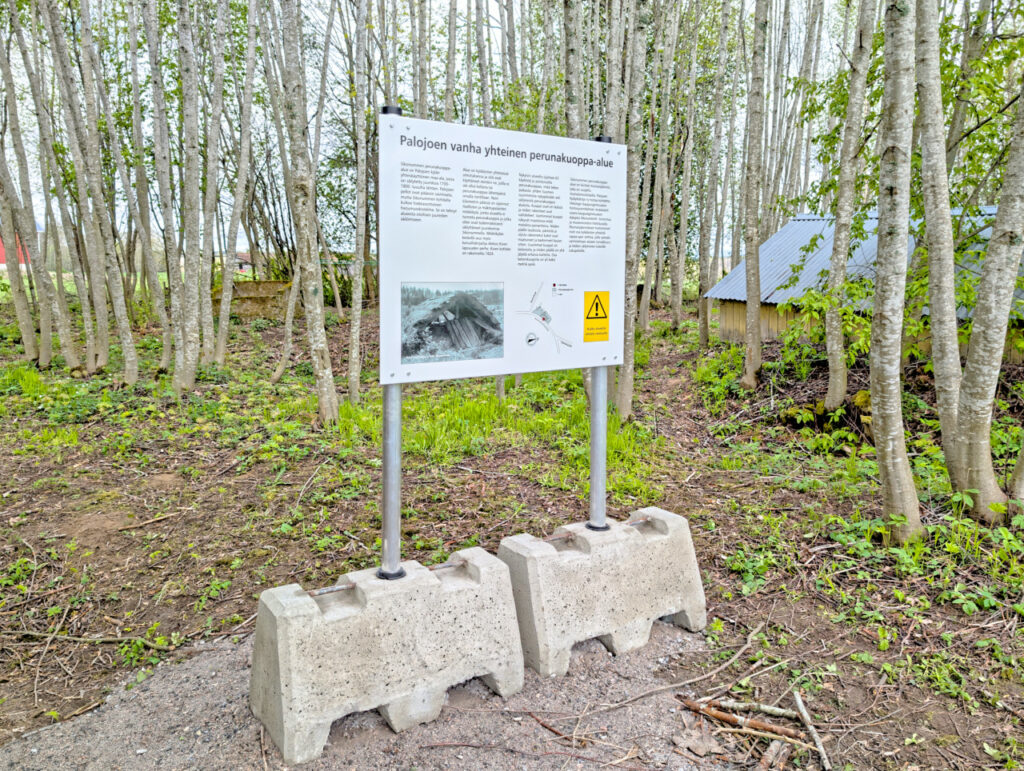 Vanhan perunakuoppa-alueen opaste, Versaali