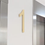 Messinkinen porrasnumero, Versaali