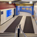 Näytön kotelo, Versaali