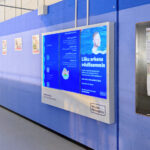 Näytön kotelo, Versaali