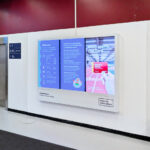 Näytön kotelo, Versaali