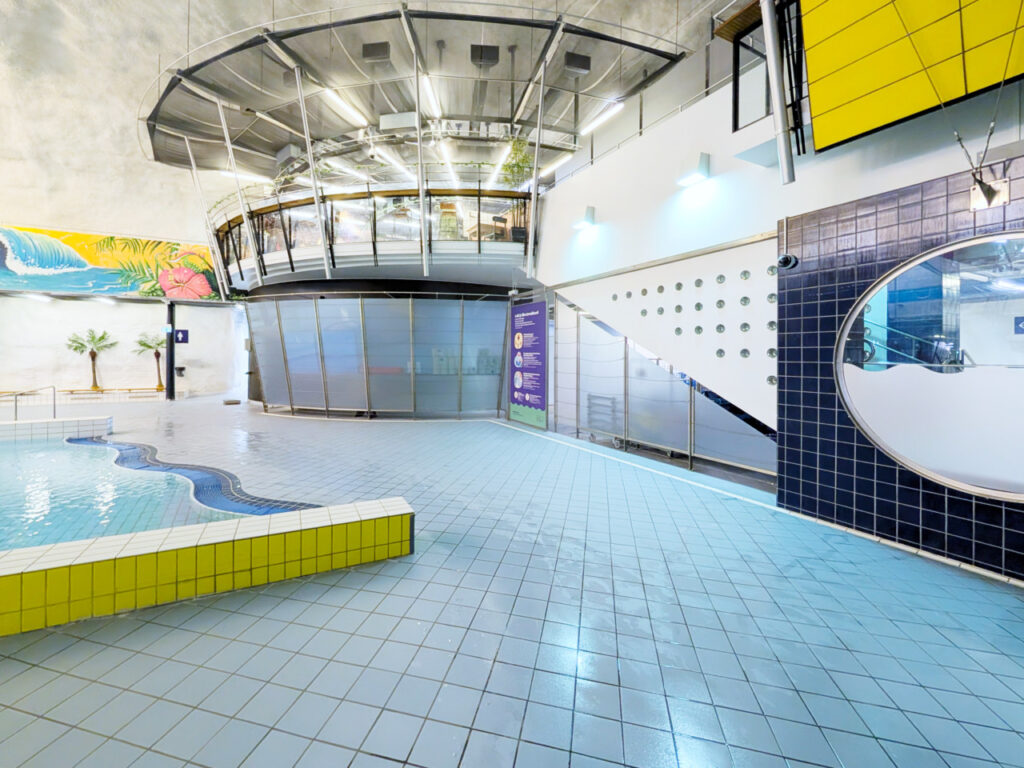 Itäkeskuksen uimahalli, Versaali