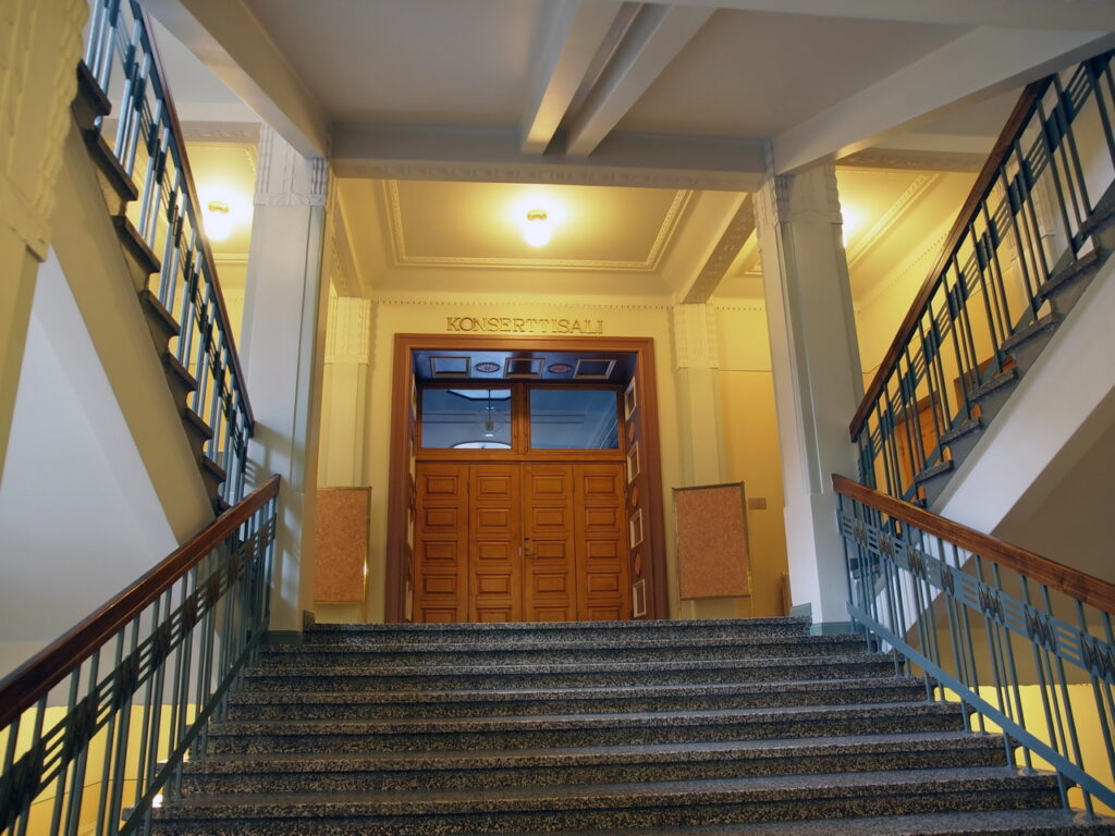 Tampereen Puistotorni, Versaali