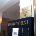 Suuntaopaste ja info-teline, Versaali